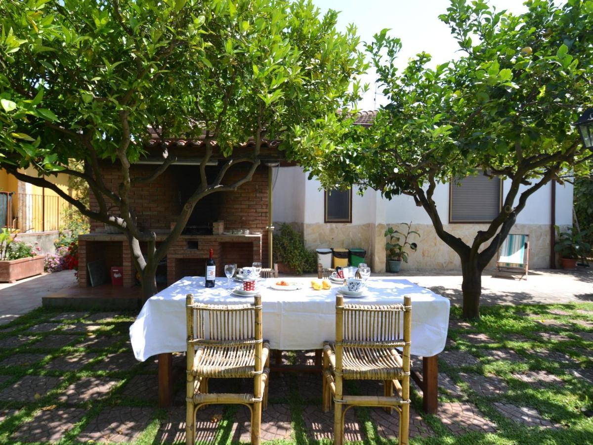 Casa Unifamiliar Con Jard N Privado Villa Agnone Bagni Exterior photo